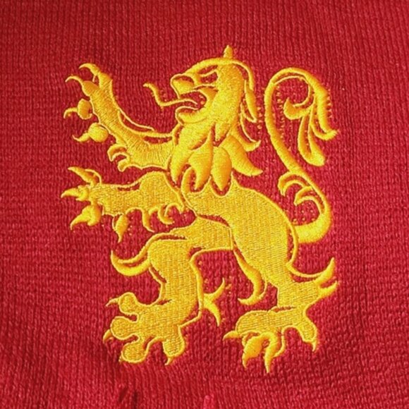 Gryffindor Embroidered Knit Scarf Making of Harry Potter Warner Bros Studio Tour - Picture 3 of 12